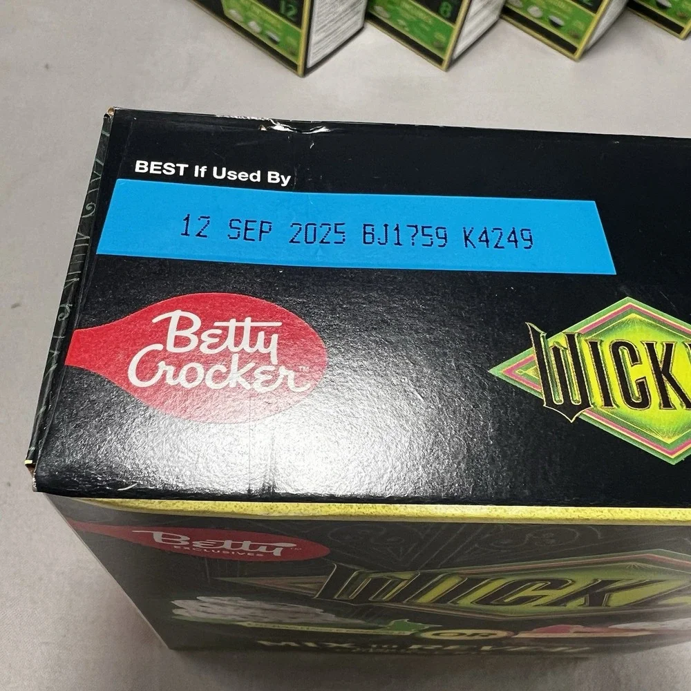 Wicked Betty Crocker Mix to Reveal Cupcake Kit Vanilla 2025‎ Limited Edition